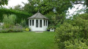 Tips on how to lay beautiful lawn turf